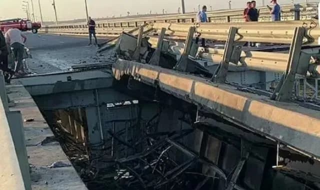 occupants-block-traffic-on-the-crimean-bridge