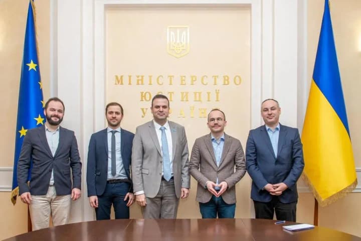 malyuska-vstretilsya-s-glavoi-yunisef-v-ukraine-munirom-mamedzade