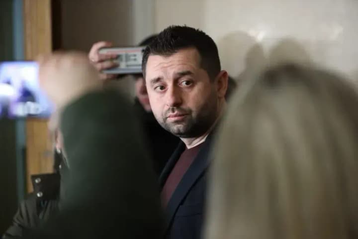 dlia-deputativ-ye-terminove-i-vazhlyve-zavdannia-arakhamiia-prokomentuvav-skasuvannia-zasidan-rady-tsoho-tyzhnia