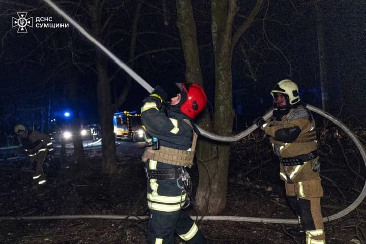 nichna-ataka-rf-na-sumy-poshkodzheno-13-bahatopoverkhivok-sered-postrazhdalykh-dytyna