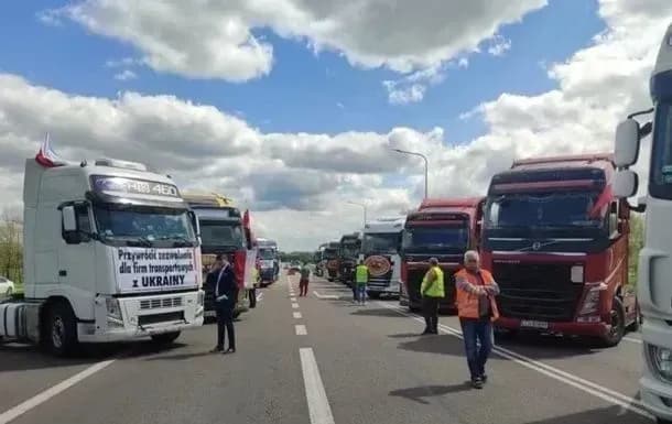 blockade-on-the-border-with-poland-more-than-2300-trucks-are-waiting-in-line