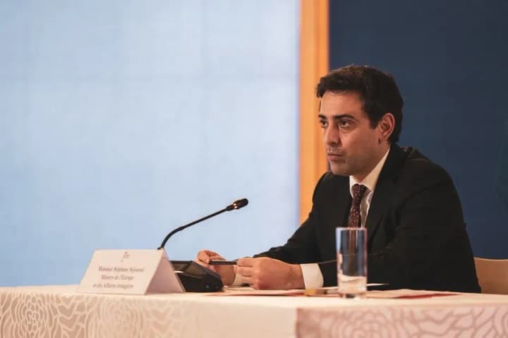 holova-mzs-frantsii-my-maiemo-peremohty-rosiiu-ne-veduchy-viinu-proty-nei-tse-vstanovleni-makronom-ramky