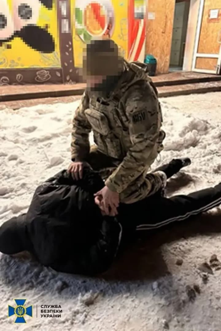 two-fsb-informers-detained-in-sloviansk-who-were-looking-for-weaknesses-in-the-citys-defense-and-hunting-for-himars