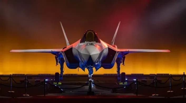 f-35a-fighter-jet-officially-certified-to-carry-a-nuclear-bomb