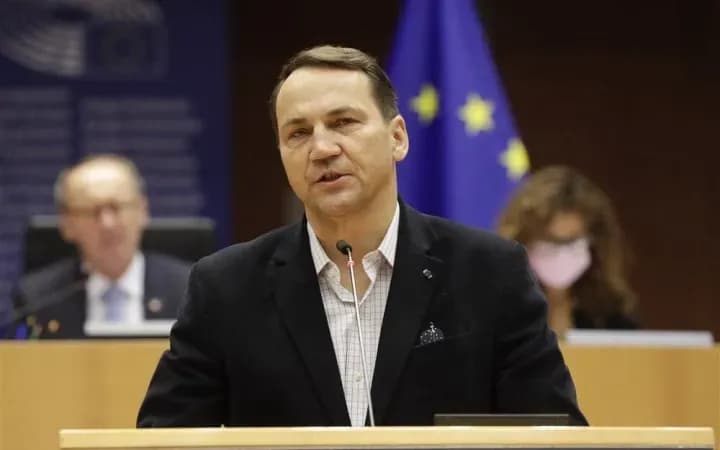 after-the-white-flag-statements-polish-foreign-minister-suggests-that-the-pope-ask-putin-to-withdraw-troops-from-ukraine