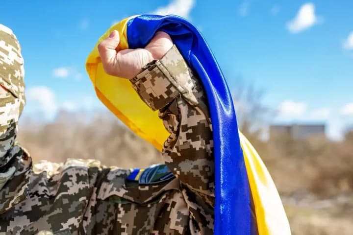 average-transfer-of-147-uah-one-third-of-ukrainians-regularly-donate-to-the-armed-forces-deloitte