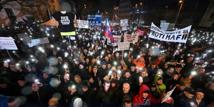 mass-protests-in-slovakia-against-the-plan-to-reconstruct-public-broadcasting