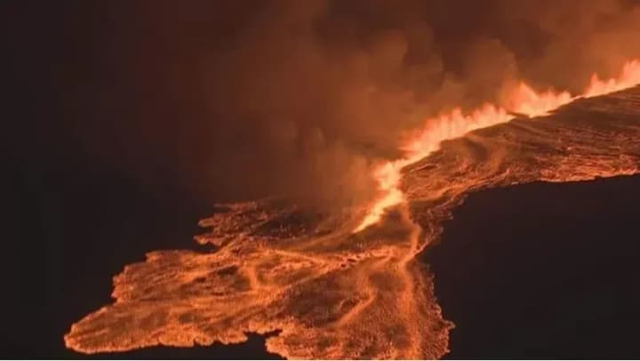 reykjanes-volcano-erupts-on-the-peninsula-of-iceland