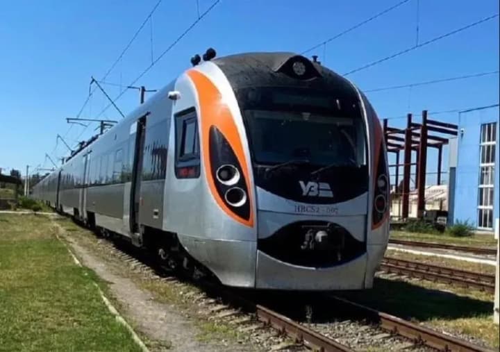 ukrzaliznytsia-closes-traffic-for-kyiv-kamianets-podilskyi-train