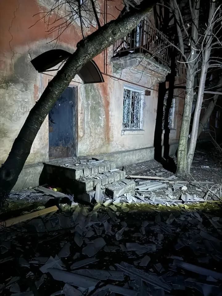 russian-army-shells-selydivska-community-in-donetsk-region-one-person-wounded