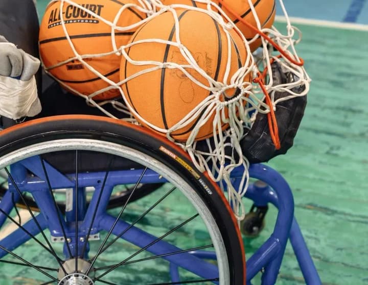 reabilitatsiia-zakhysnykiv-na-cherkashchyni-vidbulysia-trenuvannia-z-adaptyvnoho-sportu-dlia-veteraniv-yaki-otrymaly-poranennia-na-viini