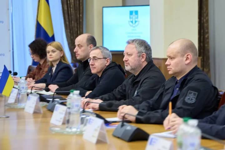 ponad-800-kiberatak-zliisnyly-rosiiany-na-derzhustanovy-ta-servisy-ukrainy-kostin