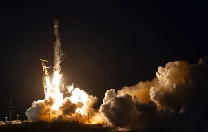 spacex-zapustyla-na-orbitu-novu-partiiu-internet-suputnykiv-starlink