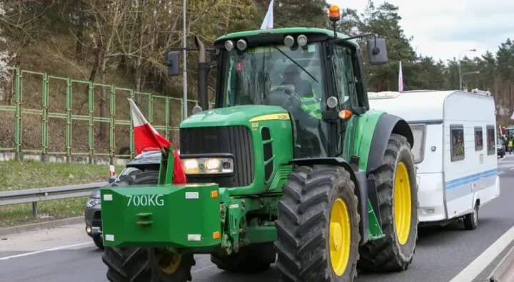 polish-authorities-agree-with-farmers-to-ban-transit-of-some-agricultural-products-from-ukraine-media