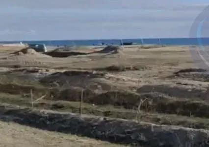 vid-yevpatorii-do-pryberezhnoho-rosiiski-viiska-peretvoryly-usi-pliazhi-v-okopy