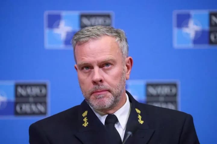admiral-nato-prizval-uvelichit-pomoshch-ukraine-mir-bil-slishkom-optimistichen-v-2023-godu