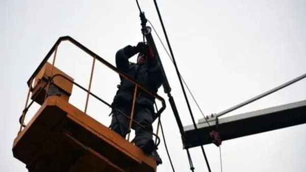 pislia-raketnoi-ataky-na-khmelnychchynu-15-naselenykh-punktiv-maiut-problemy-z-elektropostachanniam-oblenerho