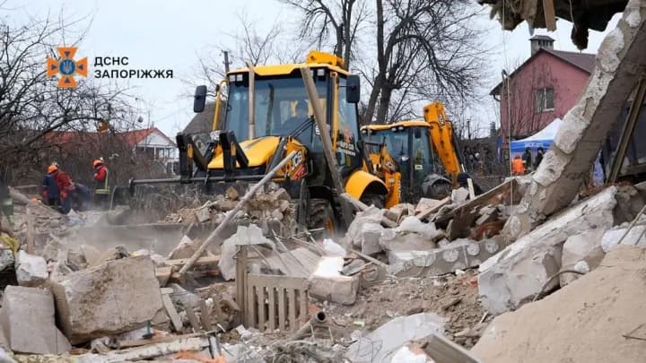 father-daughter-and-trolleybus-driver-killed-in-russian-attack-on-zaporizhzhia-and-dniprohes-20-wounded-ova
