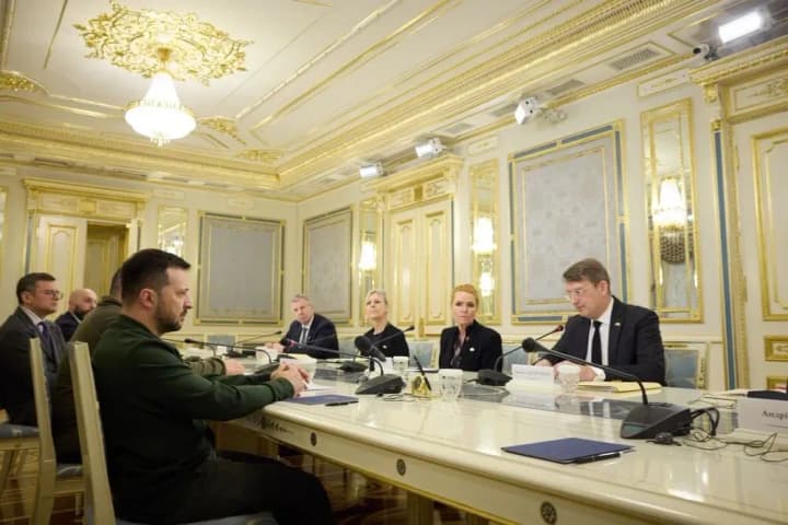 strengthening-air-defense-joint-arms-production-and-training-of-ukrainian-pilots-on-f-16s-zelenskyy-meets-with-danish-defense-minister