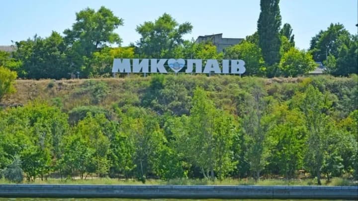 rf-atakuie-mykolaiv-poshkodzheni-budynky-v-odnomu-z-mikroraioniv-mista