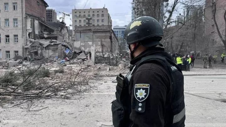 cherez-obstril-u-kyievi-tymchasovo-zmineno-robotu-dvokh-troleibusnykh-marshrutiv