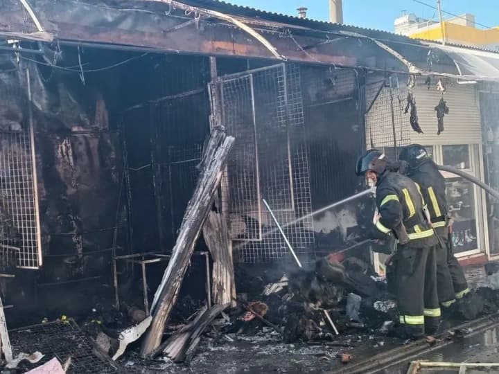 v-okkupirovannom-berdyanske-proizoshel-masshtabnii-pozhar-na-tsentralnom-rinke