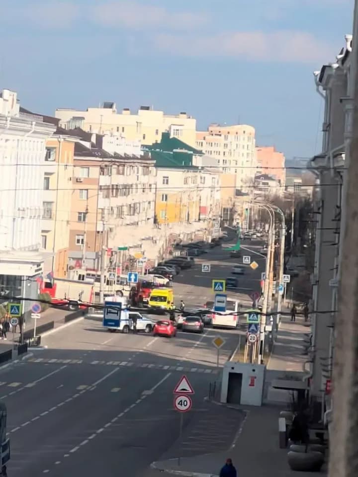 a-drone-crashed-into-an-administrative-building-one-person-was-wounded-governor-about-the-explosion-in-belgorod-russia