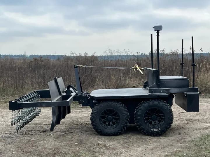 v-ukraine-razrabotali-distantsionnii-kompleks-dlya-razminirovaniya-ratel-deminer