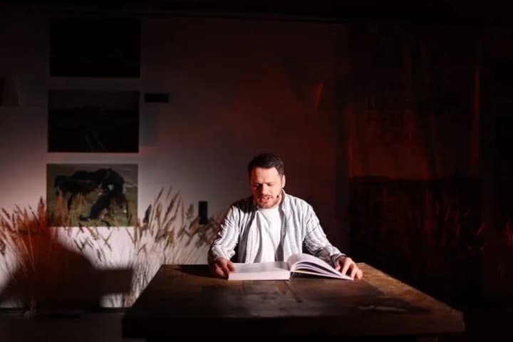 about-ukrainians-who-went-through-the-hell-of-war-book-stories-of-the-strong-by-stolar-foundation-presented-in-bucha