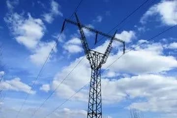 rivne-region-fragments-of-a-downed-russian-shell-damaged-a-power-pole