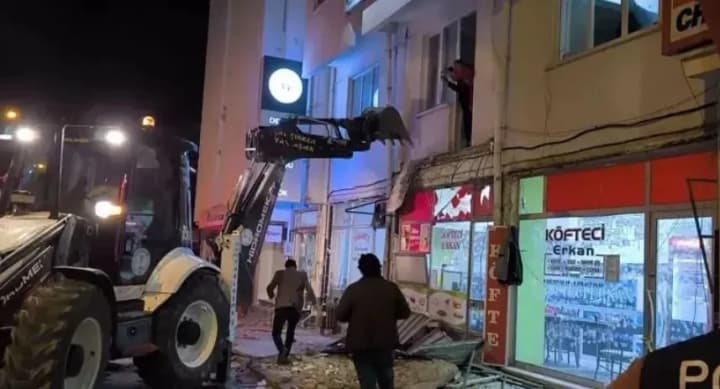 turetskyi-opozytsioner-zahynuv-pid-chas-sviatkuvannia-peremohy-na-mistsevykh-vyborakh