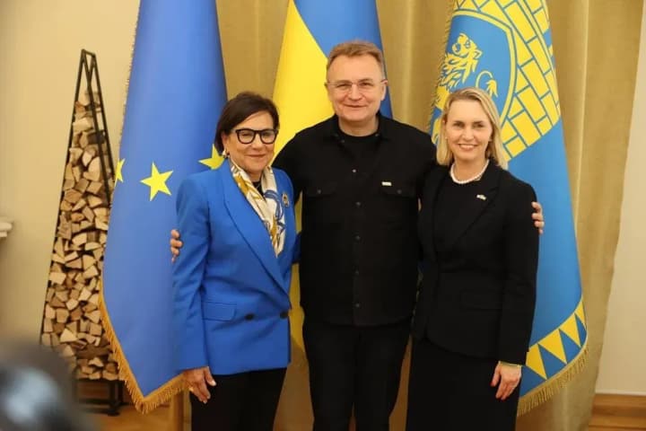 a-meeting-about-which-little-can-be-said-publicly-us-ambassador-and-special-representative-pritzker-meet-with-lviv-mayor