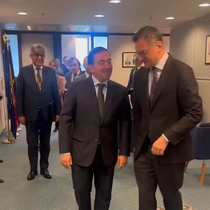 kuleba-peredav-holovi-mzs-ispanii-terminovist-nadannia-ukraini-dodatkovykh-patriot
