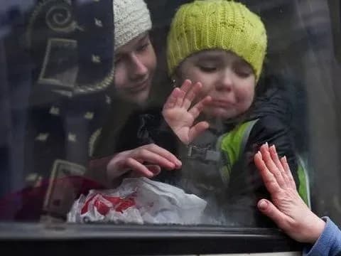 dobezhala-do-okraini-goroda-tam-slyakot-i-sobaki-zlie-sotni-pokhishchenikh-iz-ukraini-detei-rf-derzhit-v-regionalnikh-internatakh