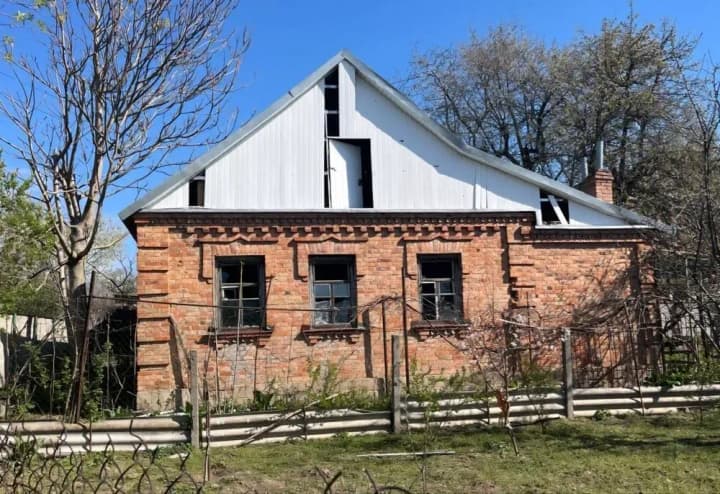 poshkodzheni-pryvatni-budynky-rosiiany-atakuvaly-nikopolshchynu-dronamy-ta-artyleriieiu