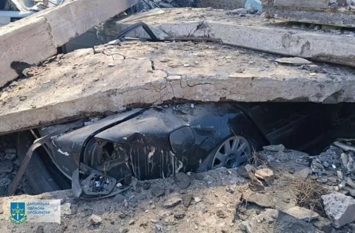 missile-attack-in-zaporizhzhia-patrol-policemen-show-the-first-minutes-after-the-attack