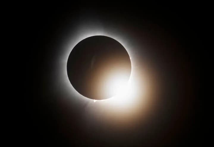 total-solar-eclipse-breathtaking-footage