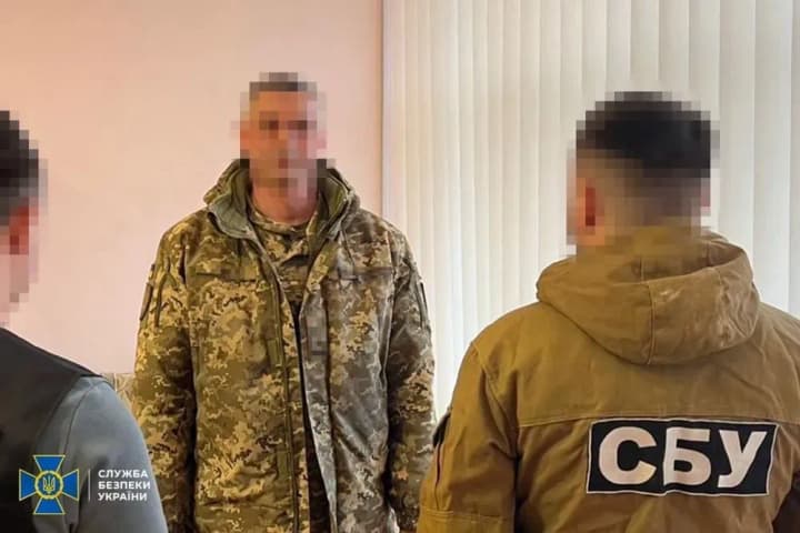 for-bribes-he-wrote-off-evaders-from-military-registration-head-of-military-registration-and-enlistment-office-exposed-in-chernihiv