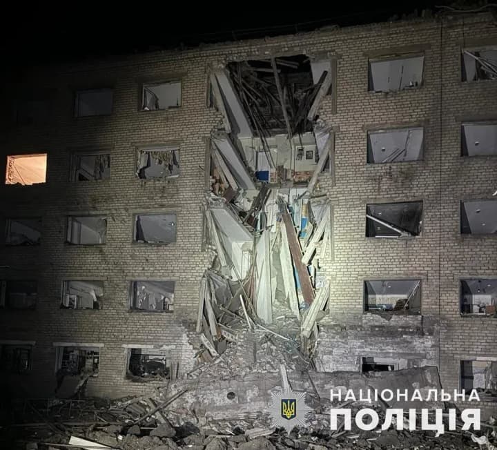 russian-army-attacks-selydove-in-donetsk-oblast-with-missiles-at-night-apartment-buildings-businesses-and-educational-institution-damaged
