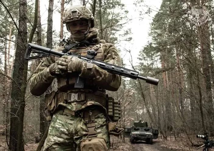 biitsi-sso-znyshchyly-rosiiskyi-tank-t-90-na-donetskomu-napriamku