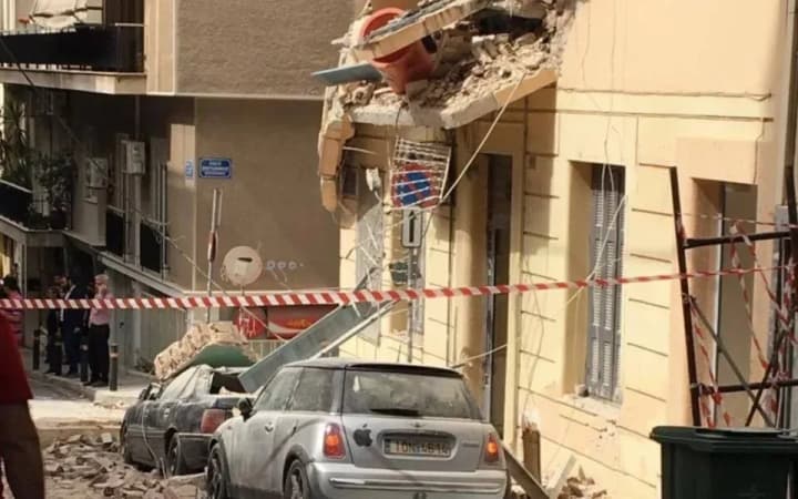 a-building-collapses-in-greece-during-renovations-a-policeman-is-killed-and-three-more-people-are-injured