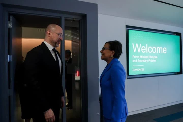 shmigal-vstretilsya-so-spetspredstavitelem-ssha-pritsker-obsudili-usilenie-pvo-i-finansovuyu-podderzhku