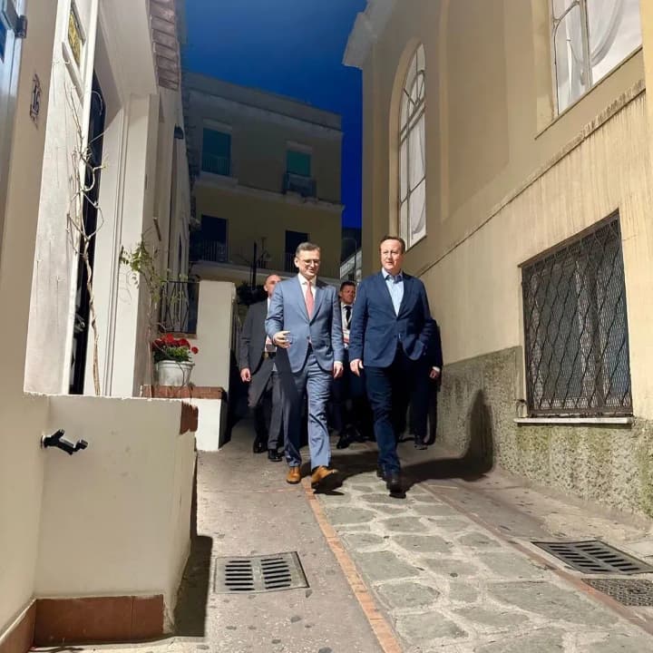 kuleba-i-kemeron-obsudili-zamorozhennie-aktivi-rf-dolzhni-bit-ispolzovani-na-blago-ukraini