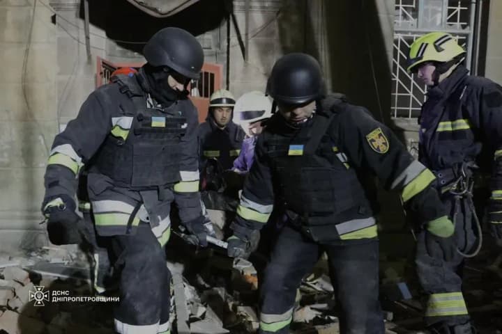 three-dead-24-more-wounded-search-and-rescue-operations-at-the-site-of-a-missile-strike-in-dnipro-completed