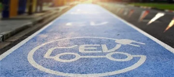 vyrobnyky-elektrokariv-znyzhuiut-tsiny-na-tli-zhorstkoi-konkurentsii-aktsii-tesla-vpaly-na-3percent