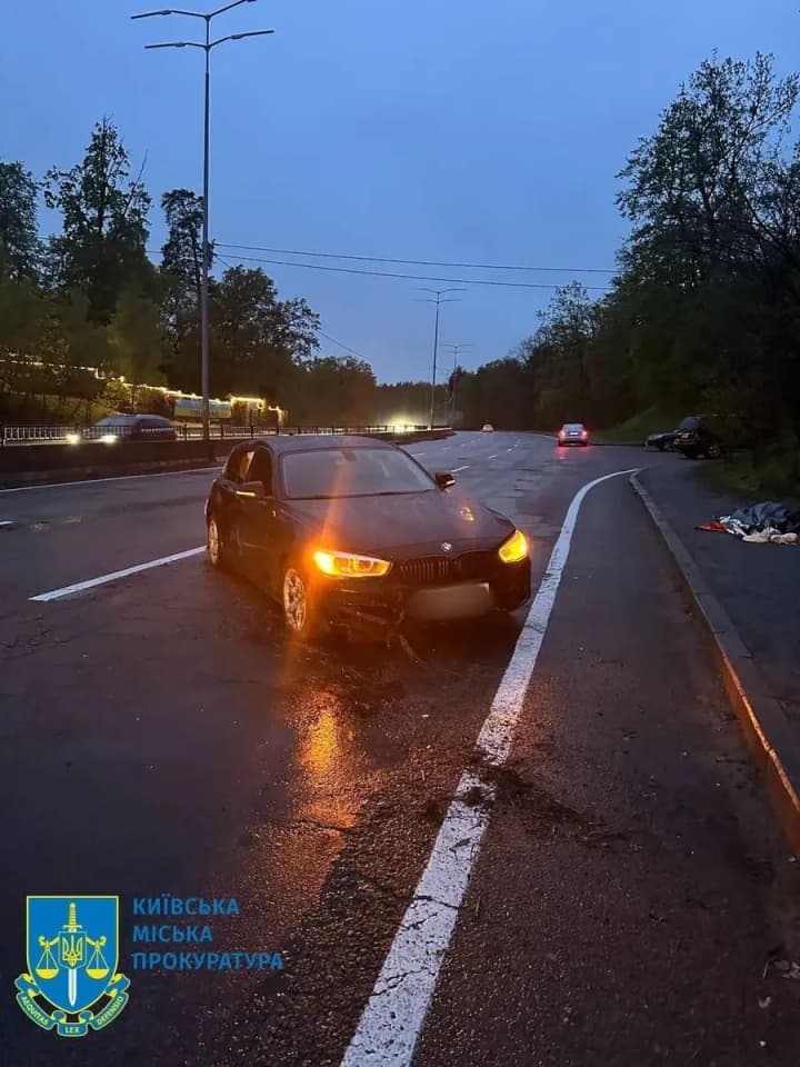 vodiievi-bmw-yakyi-na-smert-zbyv-zhinku-ta-travmuvav-cholovika-u-stolytsi-povidomleno-pro-pidozru