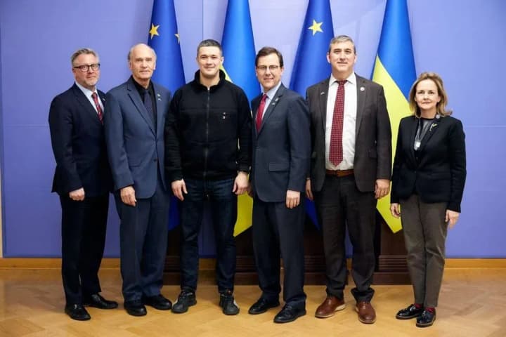 tsyfrovi-antykoruptsiini-reformy-konhresmeny-ssha-oznaiomylys-z-uspikhamy-tsyfrovizatsii-v-ukraini