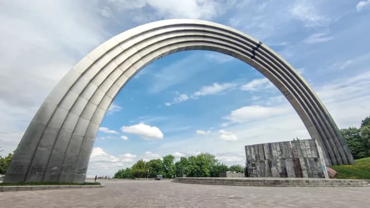 business-card-of-the-city-kcsa-refuses-to-dismantle-the-arch-of-freedom-of-the-ukrainian-people