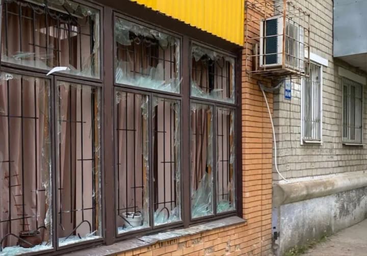 russians-attacked-nikopol-district-17-times-four-people-are-wounded-there-are-destructions