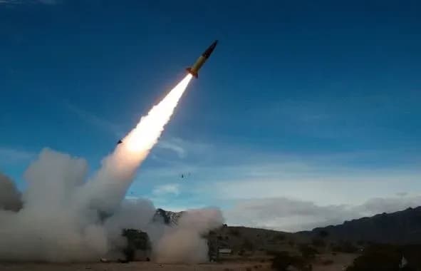 nyt-ukraina-mozhet-ispolzovat-atacms-dlya-porazheniya-rossiiskikh-tselei-v-krimu